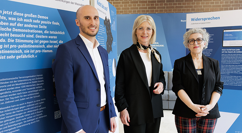 RIAS Ausstellung StMAS mit Tobias Eisch, Sozialministerin Ulrike Scharf und Dr. Annette Seidel-Arpaci